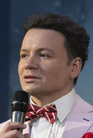 Аленький цветочек. Читает с оркестром Александр Олешко