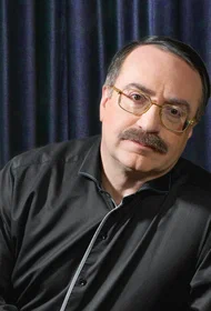 Даниил Крамер, Олег Аккуратов