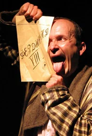 Он был титулярный советник…
